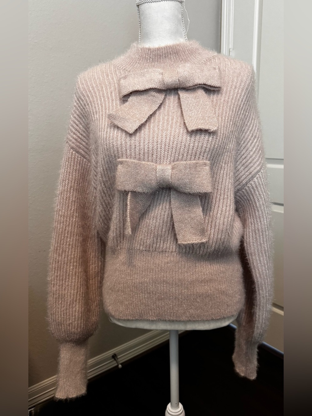 SHEIN Women's Beige Solid Knit Crewneck Pullover Sweater w/ Bow Accent Size L
